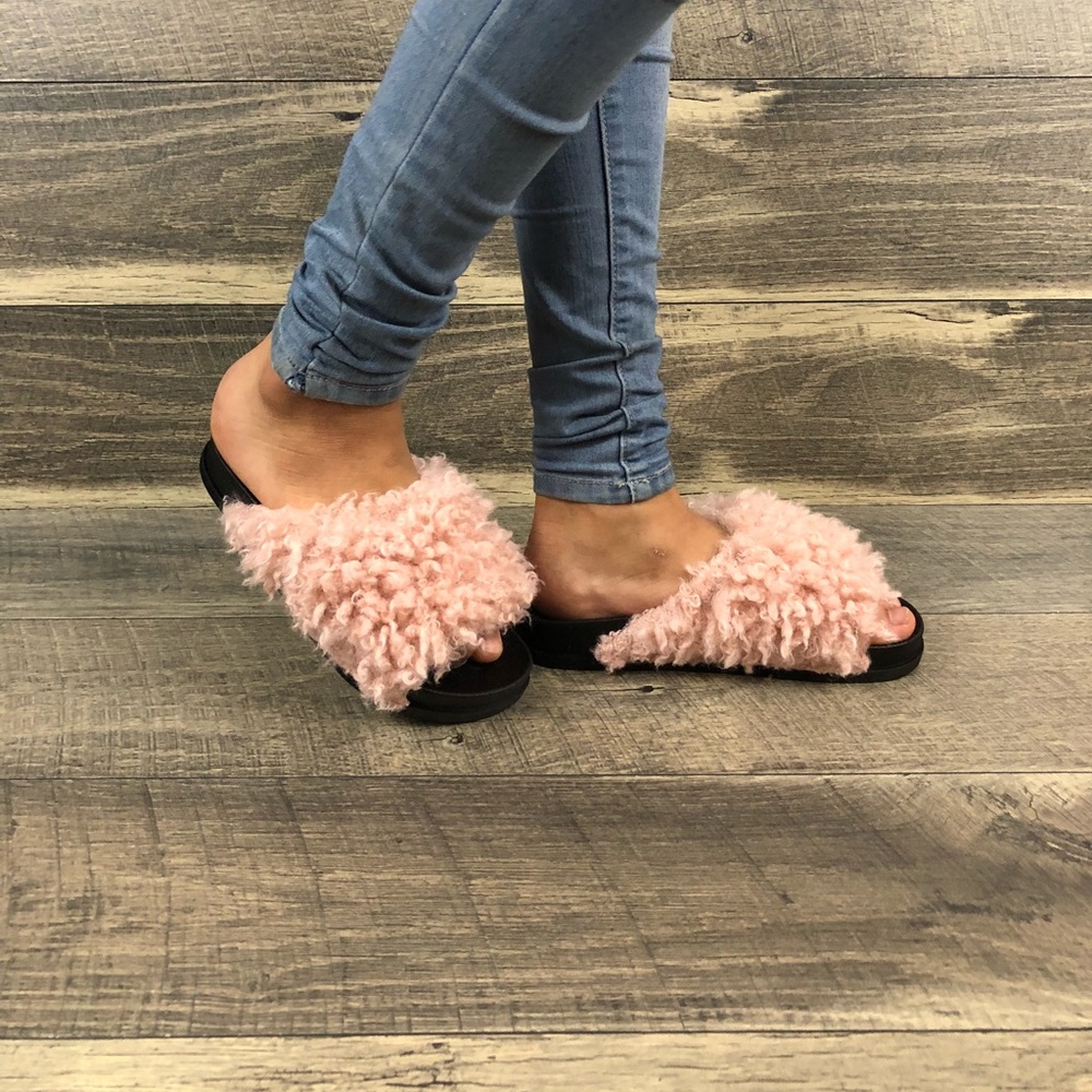 Super cute faux fur slides - Picture 3 of 6
